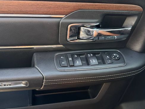 Used 2018 RAM 1500 Laramie w/ Convenience Group AWD/4WD image 28