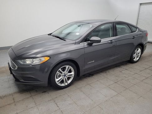 Used 2018 Ford Fusion S image 2