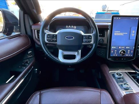 Used 2023 Ford Expedition Max Limited image 5