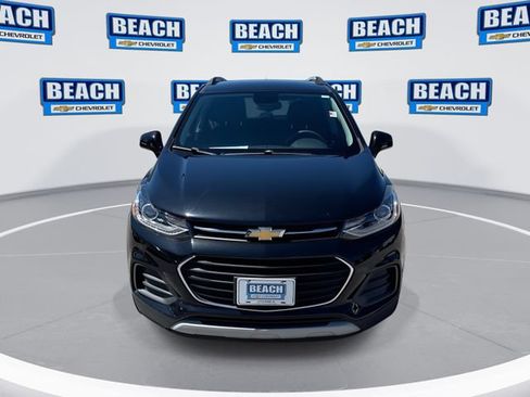 Used 2019 Chevrolet Trax LT w/ LT Convenience Package FWD image 3