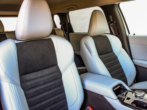 New 2025 Mitsubishi Outlander SE image 41