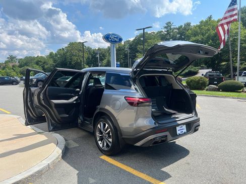 Used 2024 INFINITI QX60 Luxe w/ Vision Package AWD/4WD image 9