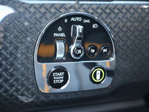 Used 2023 Rolls-Royce Cullinan Black Badge w/ Leather Finishing Pack image 28