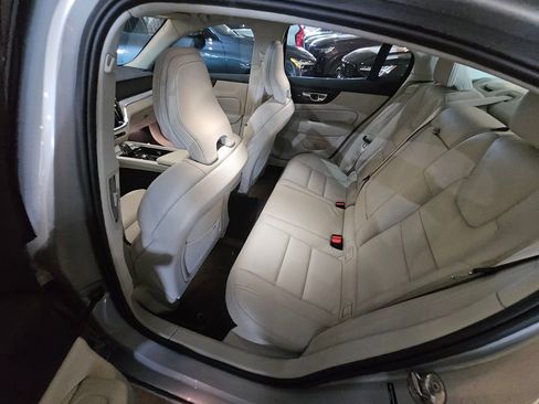 Certified 2025 Volvo S60 B5 Plus AWD/4WD image 11