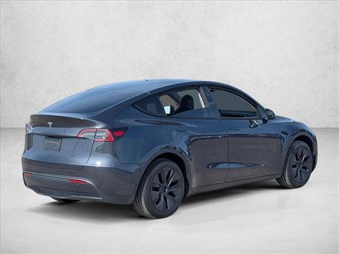 Used 2025 Tesla Model Y Long Range image 5