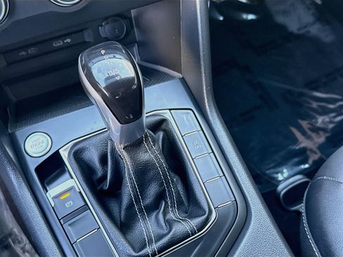 Certified 2022 Volkswagen Taos SE FWD image 15