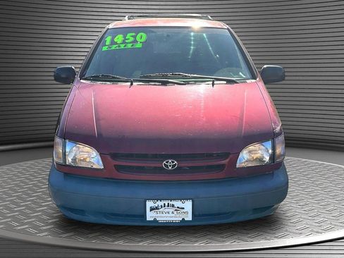 Used 1999 Toyota Sienna LE FWD image 2