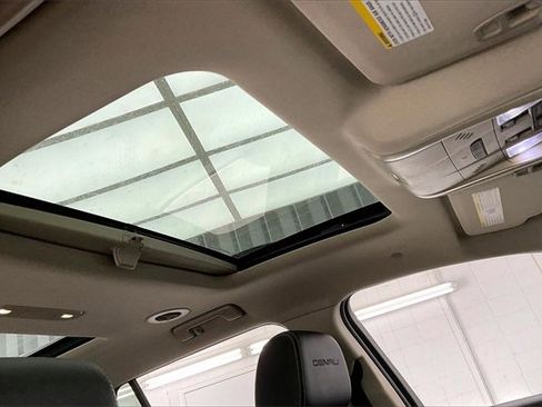 Used 2017 GMC Acadia Denali w/ Technology Package image 13