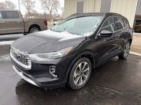 Used 2023 Ford Escape Platinum image 1