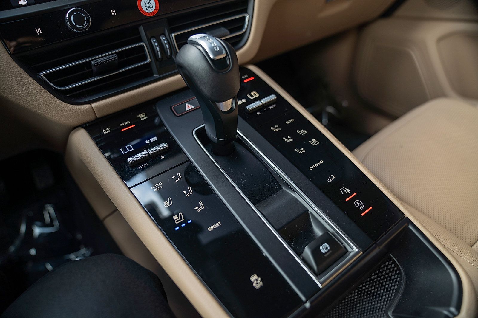 Used 2023 Porsche Macan AWD/4WD image 14