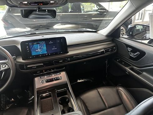 Certified 2025 Lincoln Aviator AWD w/ Jet Appearance Package image 16