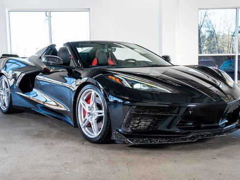 Used 2021 Chevrolet Corvette Stingray w/ Z51 Performance Package image 4