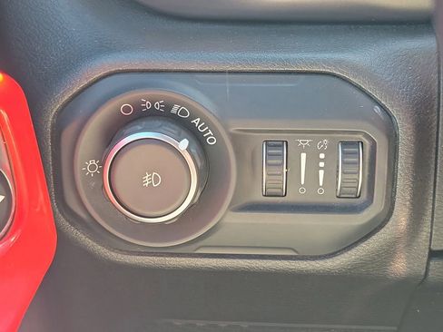 Used 2018 Jeep Wrangler Unlimited Rubicon w/ Dual Top Group AWD/4WD image 8