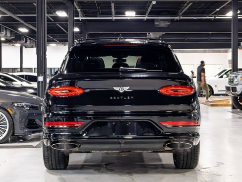 Used 2021 Bentley Bentayga w/ First Edition Specification image 14