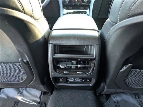 Used 2023 Jeep Grand Cherokee Limited image 18