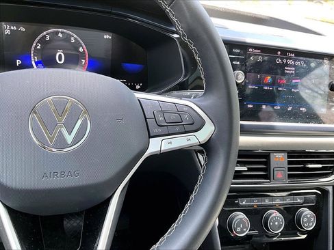 Used 2023 Volkswagen Taos SE w/ Panoramic Sunroof Package AWD/4WD image 19