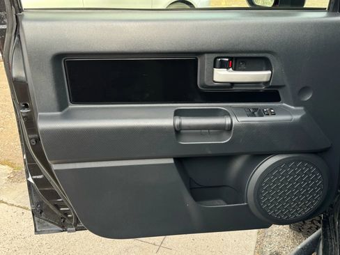 Used 2014 Toyota FJ Cruiser 4WD w/ Upgrade Package image 15