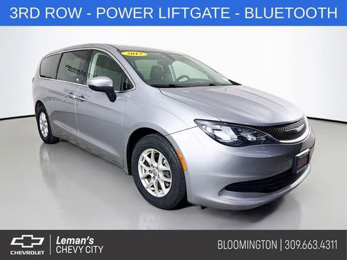 Used 2017 Chrysler Pacifica Touring image 1