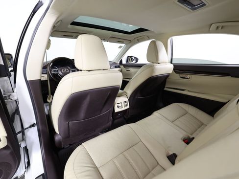 Used 2016 Lexus ES 300h w/ Luxury Package w/Wood Trim FWD image 14
