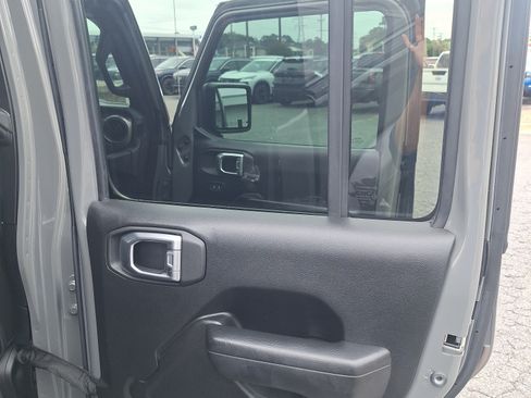 Used 2023 Jeep Gladiator Sport AWD/4WD image 25