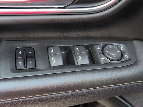 Used 2022 GMC Yukon SLT w/ SLT Premium Package image 17