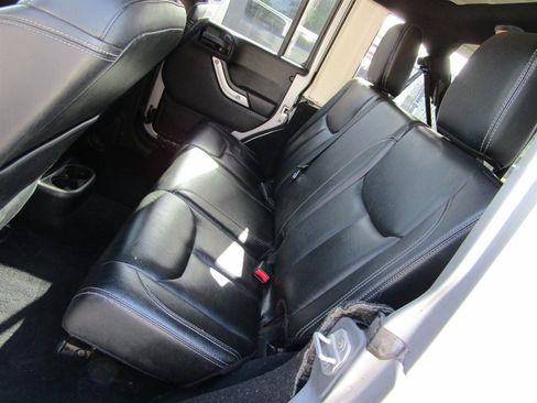 Used 2014 Jeep Wrangler Unlimited Sahara w/ Dual Top Group image 8