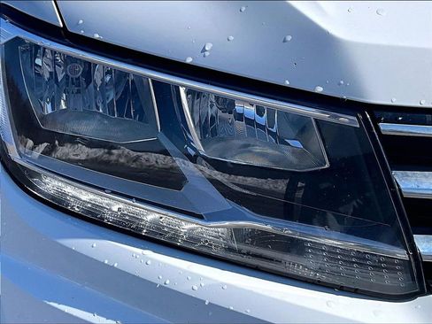 Used 2020 Volkswagen Tiguan SE image 27