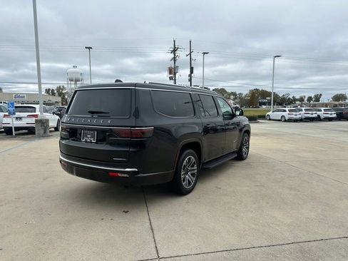 Used 2023 Jeep Wagoneer L Series II image 3