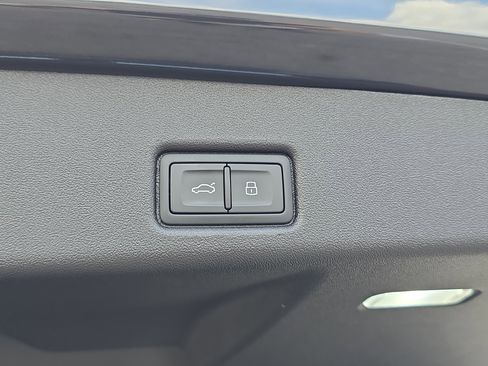 New 2025 Audi Q5 Prestige image 9