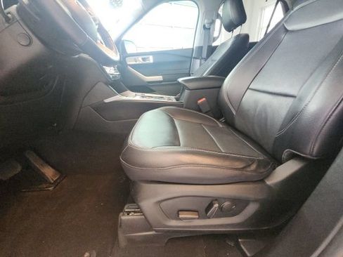 Used 2021 Ford Explorer Limited w/ Equipment Group 301A AWD/4WD image 29