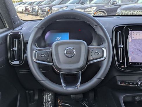 Used 2023 Volvo XC40 Recharge Plus image 13
