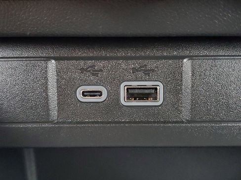 New 2025 GMC Canyon Elevation w/ Convenience Package image 30