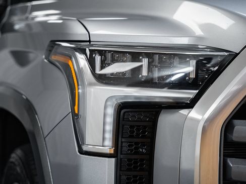 Used 2025 Toyota Tundra Limited AWD/4WD image 12