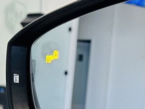 Used 2019 Volkswagen Tiguan SE w/ Panoramic Sunroof Package image 27