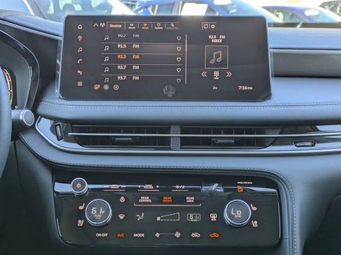 New 2026 INFINITI QX60 Luxe w/ Family Package image 17