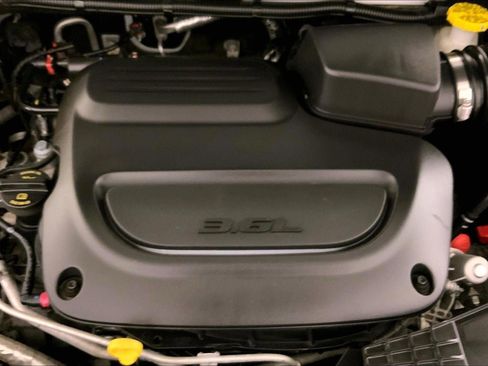 Used 2024 Chrysler Pacifica Touring-L FWD image 30