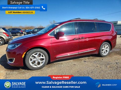 Used 2017 Chrysler Pacifica Touring-L w/ Tire & Wheel Group image 1