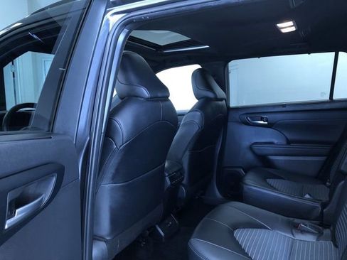 Used 2025 Toyota Highlander XSE image 21