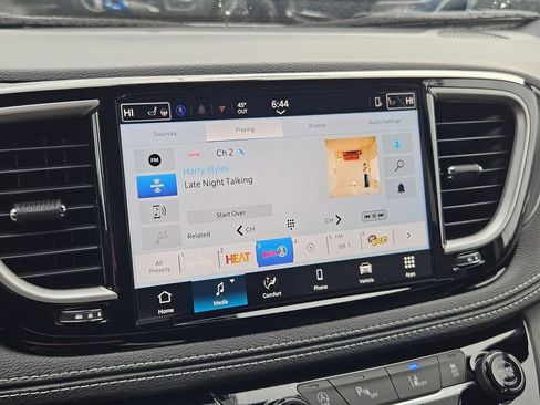 New 2026 Chrysler Pacifica Select image 33