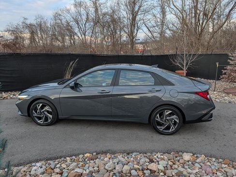 Certified 2025 Hyundai Elantra SEL image 1