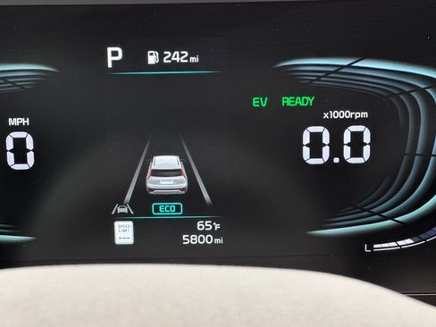 Used 2024 Kia Niro LX FWD image 17