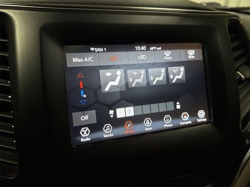 Used 2019 Jeep Cherokee Latitude w/ Popular Appearance Group image 15