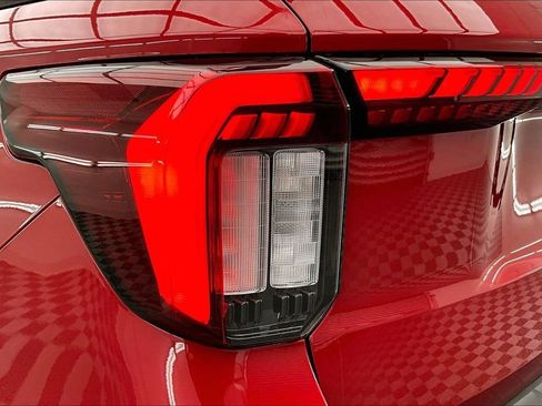 Certified 2025 Ford Explorer ST-Line w/ ST-Line Street Pack image 31