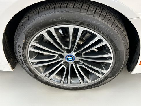 Used 2019 BMW 530e xDrive w/ Premium Package image 11