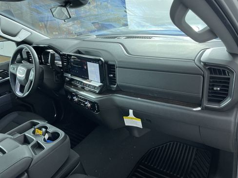 Used 2024 GMC Sierra 1500 SLE image 29