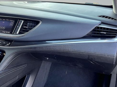 Used 2020 Buick Enclave Essence image 17