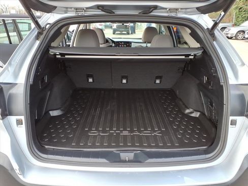 Used 2023 Subaru Outback Premium AWD/4WD image 11