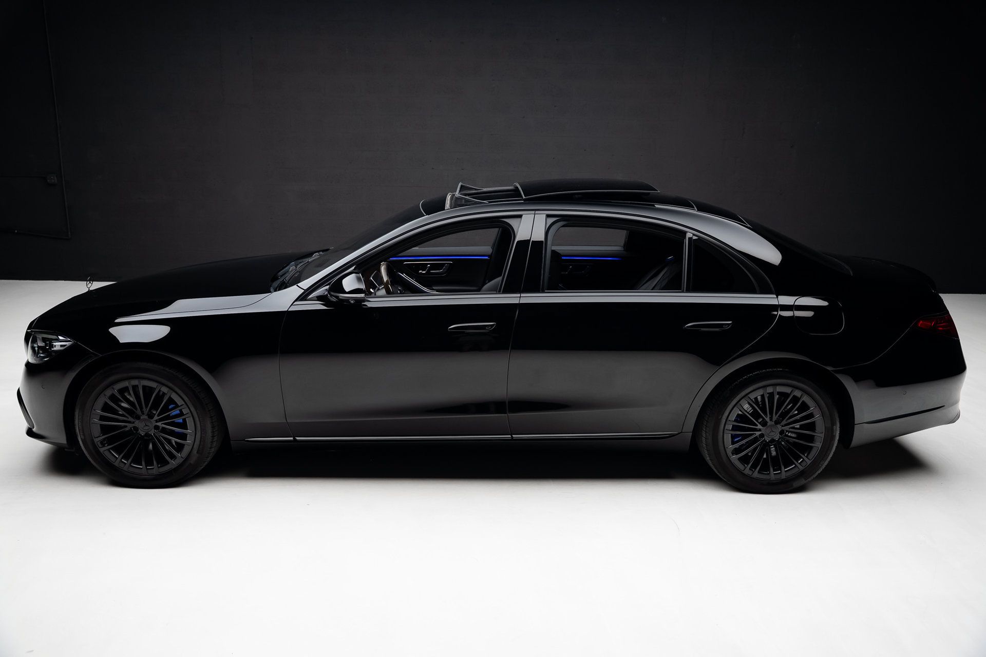 Used 2024 Mercedes-Benz S 580e 4MATIC Sedan w/ Warmth & Comfort Package image 16