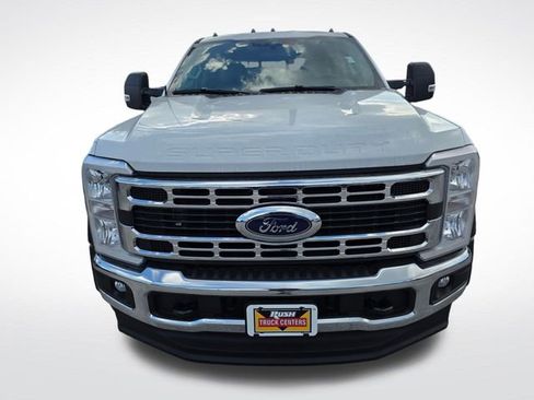 New 2025 Ford F550 4x4 Crew Cab Super Duty image 8