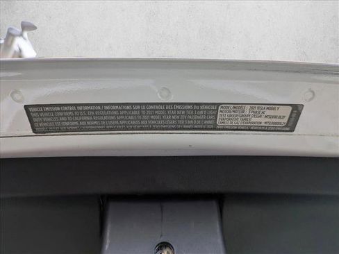Used 2021 Tesla Model Y Long Range image 25
